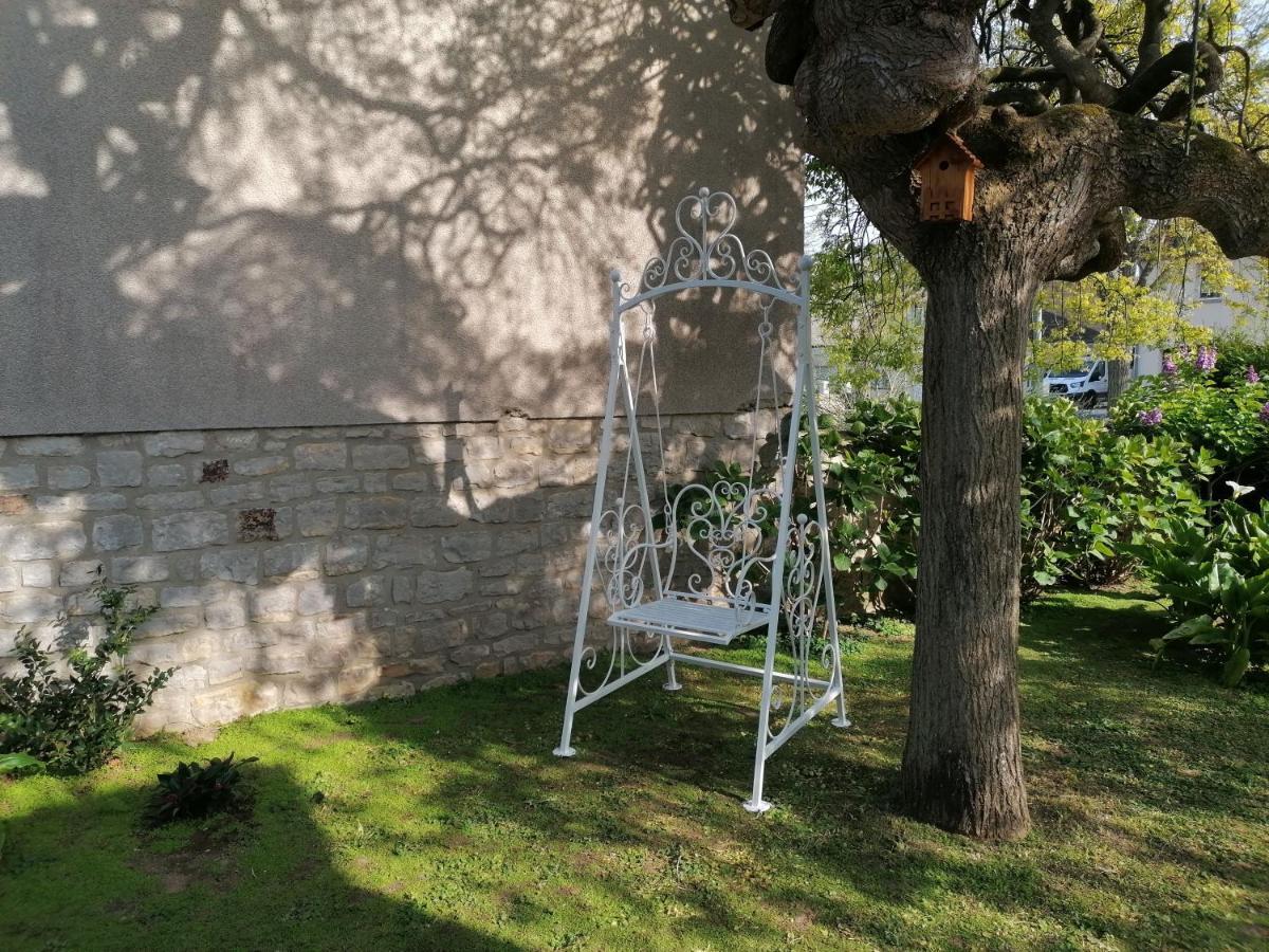 Maison Bayeux: Charming Garden Retreat Near City Centre Exterior photo