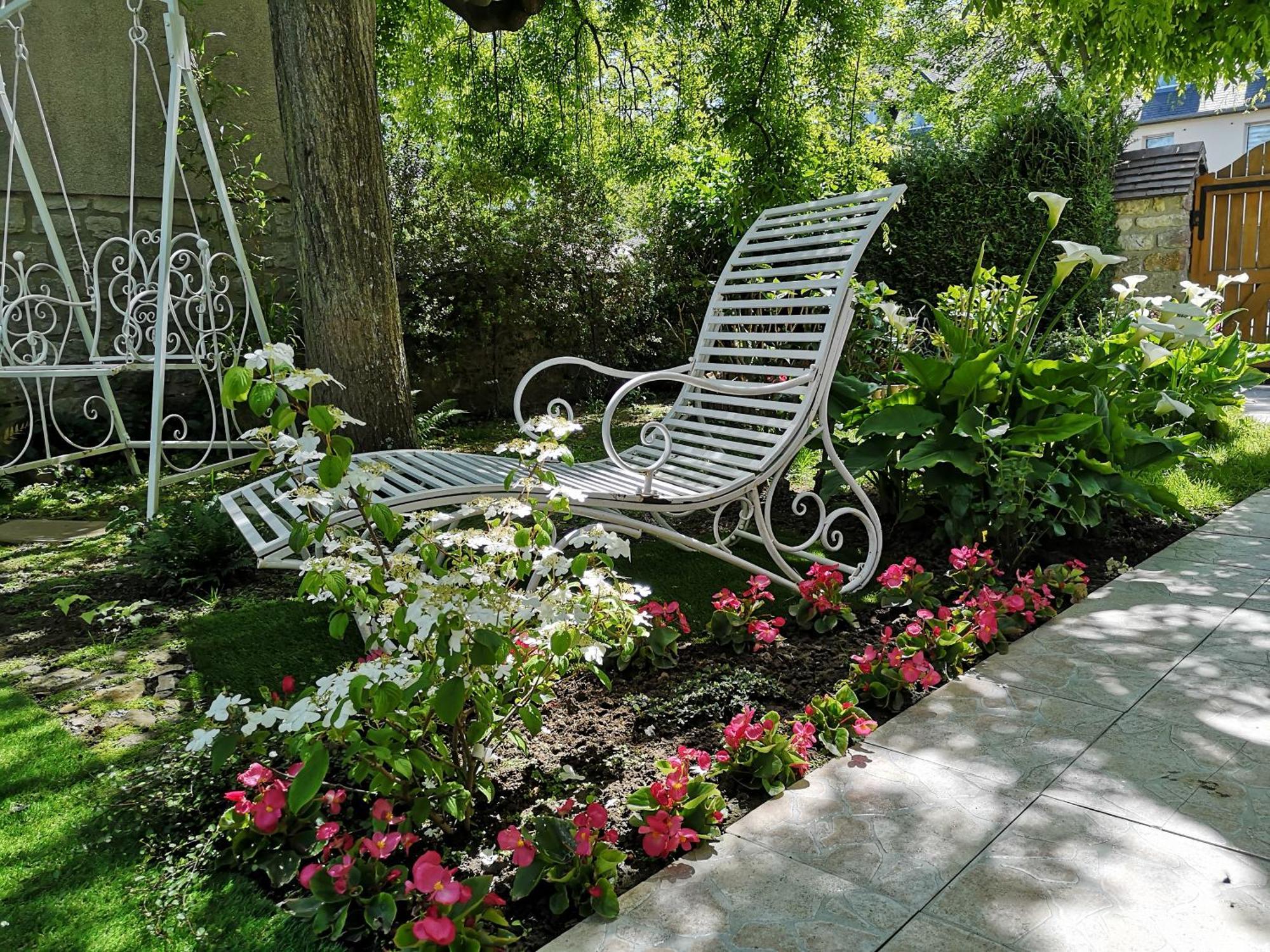 Maison Bayeux: Charming Garden Retreat Near City Centre Exterior photo